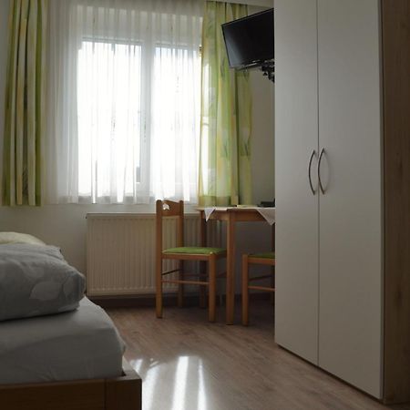 Fruehstueckspension Sterr Strebersdorf Екстер'єр фото