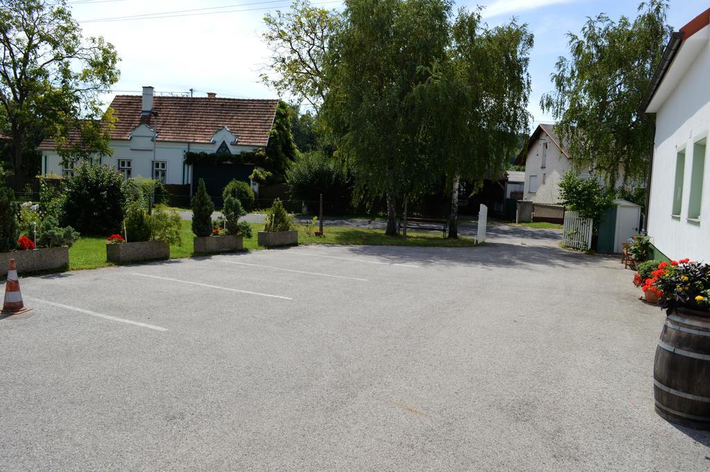 Fruehstueckspension Sterr Strebersdorf Екстер'єр фото